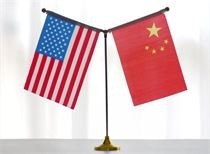 中美在西班牙就有关经贸问题举行会谈